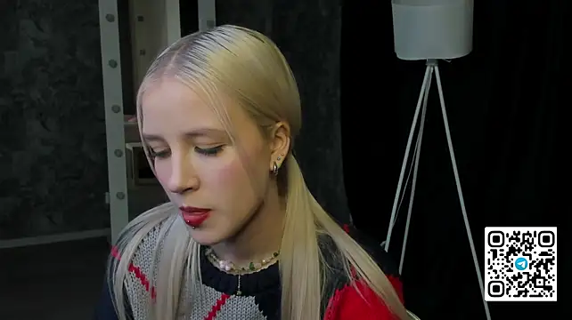 Anellyball live cam on StripChat