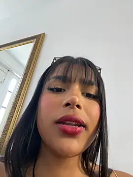 Mariangel_11 live cam on StripChat