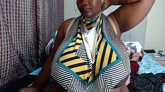CHOCOLATEDARKBUSTYX live cam on StripChat