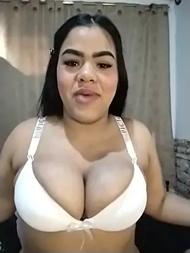 Bicky_25 😗 live naked chat