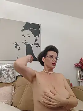 RebeccaNoble live cam on StripChat