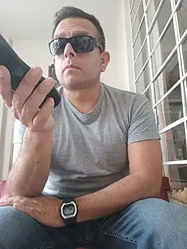 chicoguapo8 live cam on StripChat