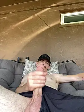 WhiteBullD317 live cam on StripChat