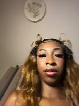 Nina_Velveta webcam