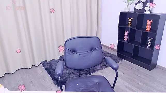 Elegant-001 live webcam