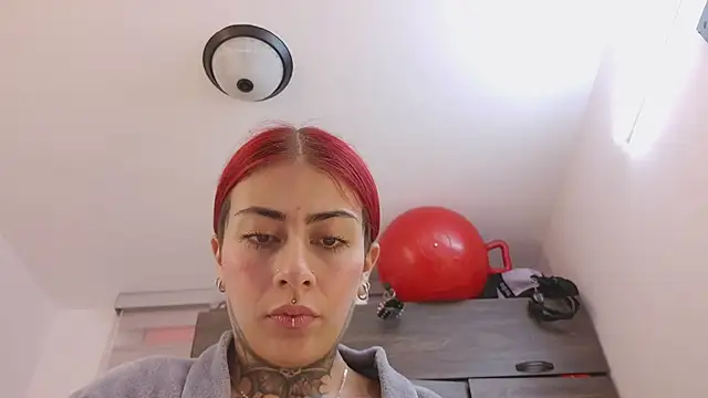 selene_red_ webcam