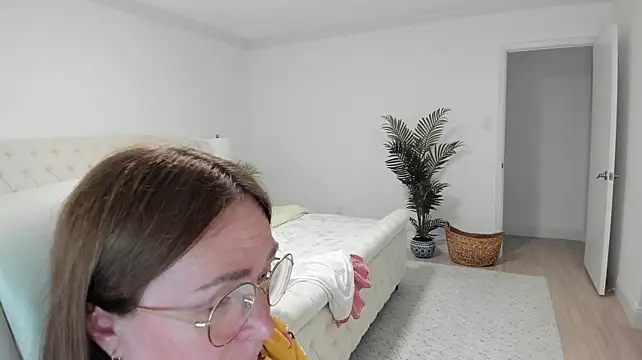Vika73 live cam on StripChat
