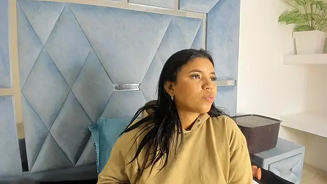 Lucy_asm webcam