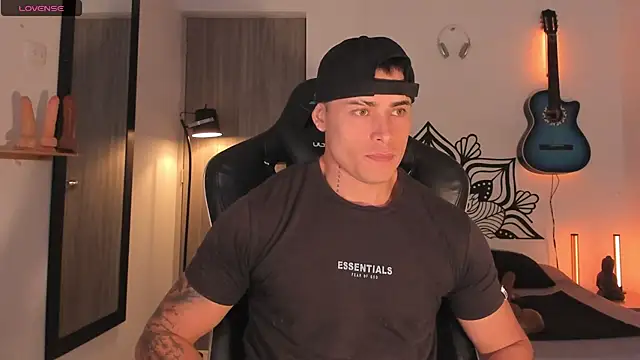 connorsmiith live cam on StripChat