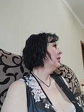 HelgaDennis live cam on StripChat