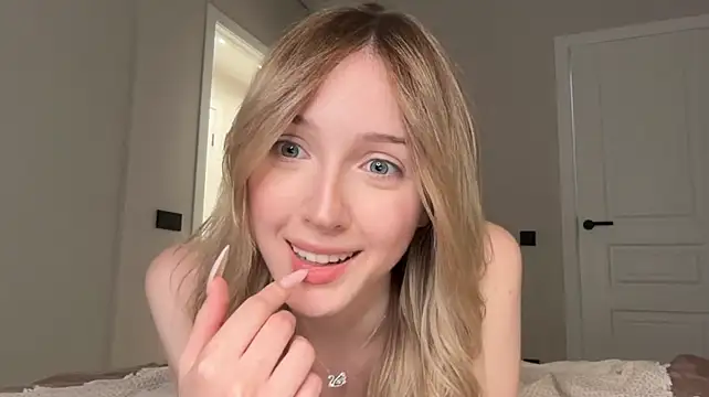 Kattie_Petite live cam on StripChat