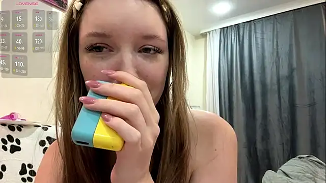 Elinthegreat live cam on StripChat