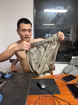 xuanxuan0202 (M young) - 曾经身价千万老板，下海直播