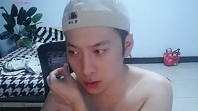 yichen008 live cam on StripChat