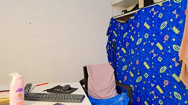 Oh_Tique live cam on StripChat
