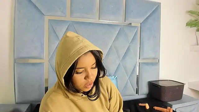 Lucy_asm webcam