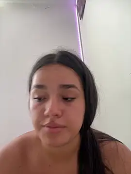 Luciaparker03 live cam on StripChat