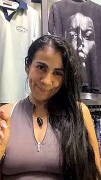 Laia_Hills live cam on StripChat