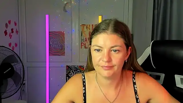MiaSummerr_ live cam on StripChat