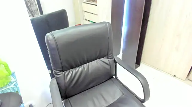 BellaFlaming webcam