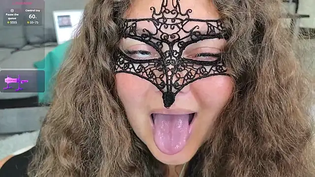 Aurora_Cage live cam on StripChat