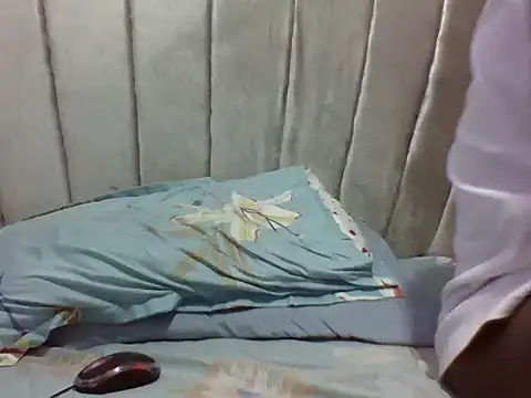 Sunsetsoulmates live cam on StripChat