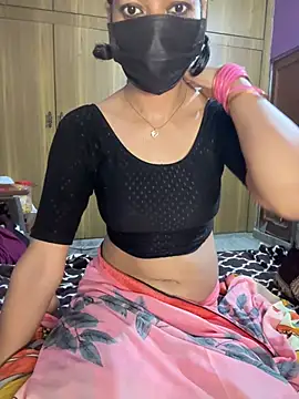 kiaraqueen7 live cam on StripChat