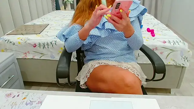 EveLove33 live cam on StripChat