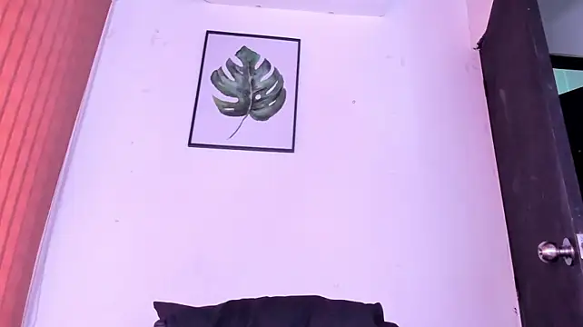 alondrabigtits live cam on StripChat