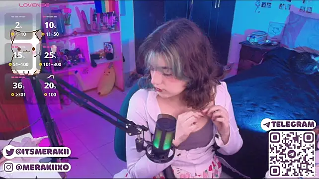 meraki_fraise live cam on StripChat