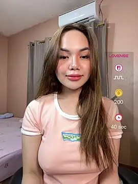 expnsivecandy live cam on StripChat