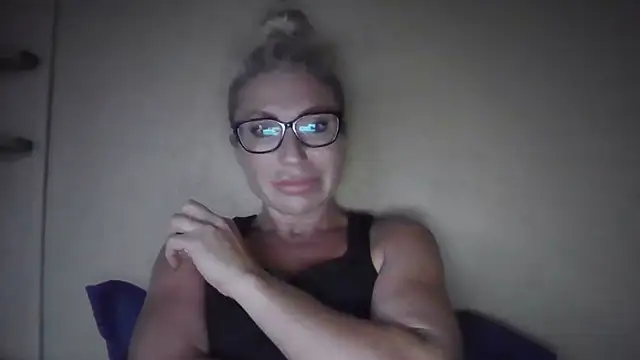 fox_red_lady7 live cam on StripChat