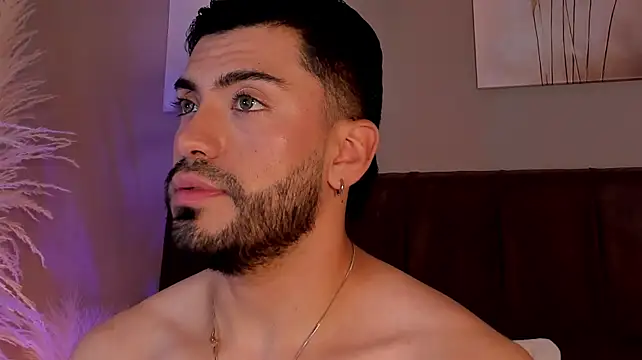 Alexander_Diazz live cam on StripChat
