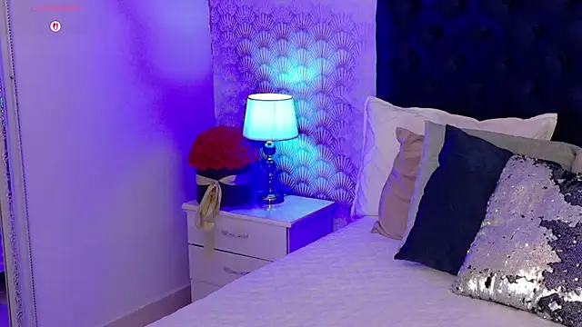 KarinaOficiaLL_ live cam on StripChat