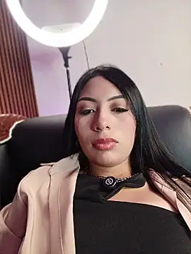 CrystalRouse19 live cam on StripChat