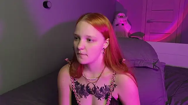 Bloom_win live cam on StripChat