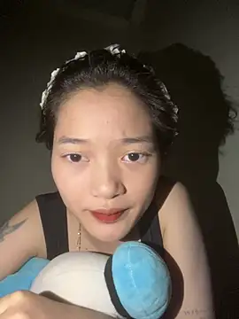 Nhinhi_ live cam on StripChat