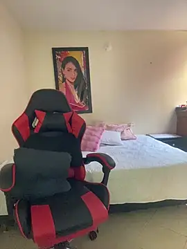 Miaswwe live cam on StripChat