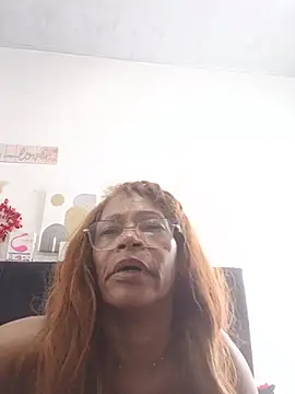 BustyMilf_