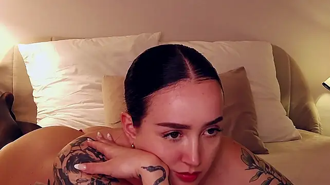KimKhallifa live webcam