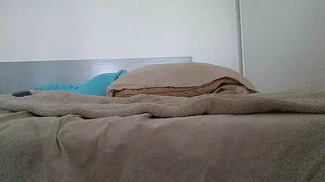 BelleGrosseQueue live cam on StripChat