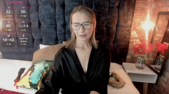 Issa_Milf__ live cam on StripChat