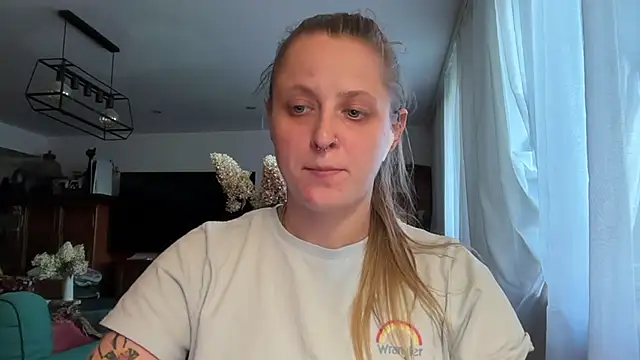 LeaWetGirl live cam on StripChat