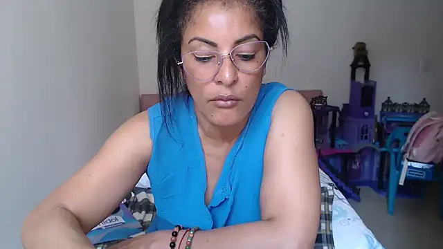 kateleyagrey live cam on StripChat