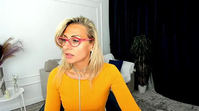 MuseOfStage live cam on StripChat