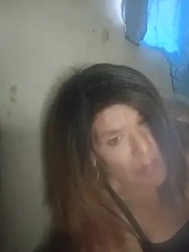 deedeedoll82222 live cam on StripChat