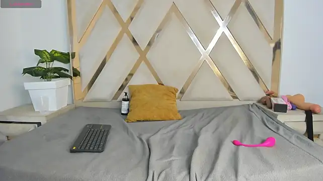 angelkyraasm live cam on StripChat