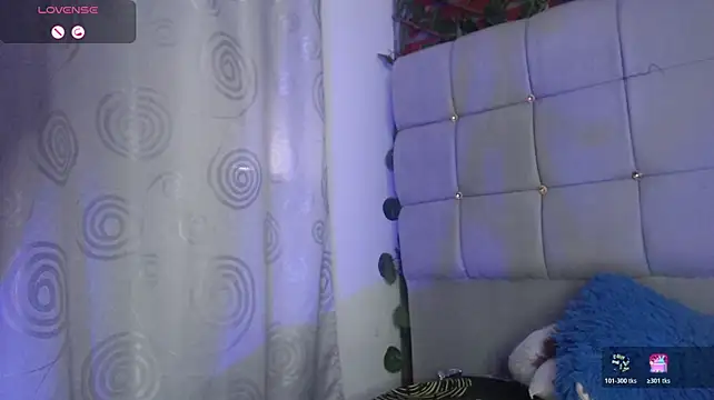 charlotte_brawn live cam on StripChat