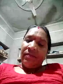 Loomaraj live cam on StripChat