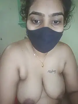 Cute-girlyy live cam on StripChat
